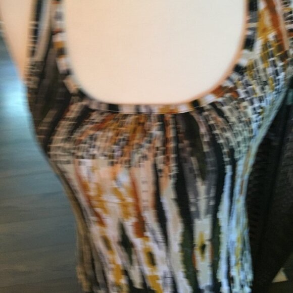 Black and Gold Lace Back Tank - Picture 2 of 12